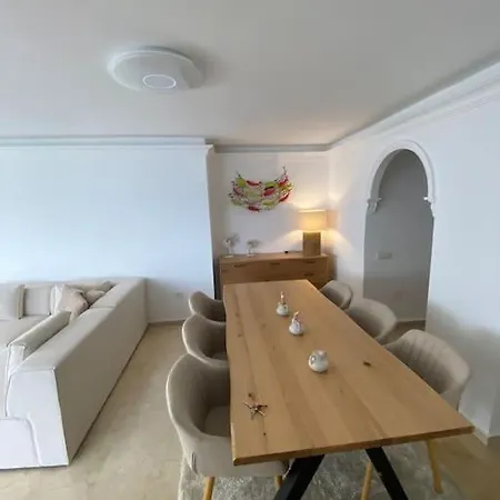 Tranquila, Playa Del Duque 度假居 阿德耶