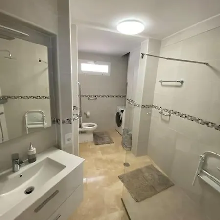 Tranquila, Playa Del Duque 度假居 *