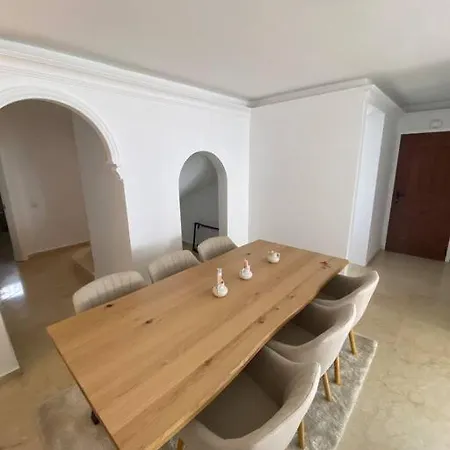 Tranquila, Playa Del Duque 度假居 *