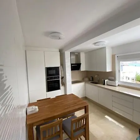 Tranquila, Playa Del Duque * アデヘ