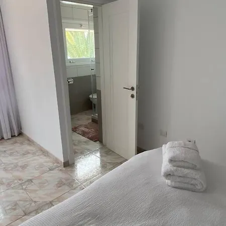 Tranquila, Playa Del Duque 別荘