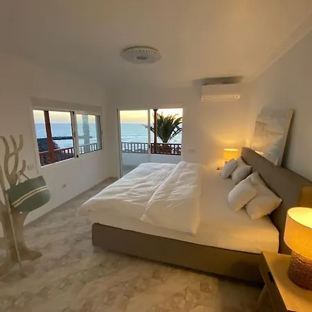 Tranquila, Playa Del Duque 別荘 アデヘ